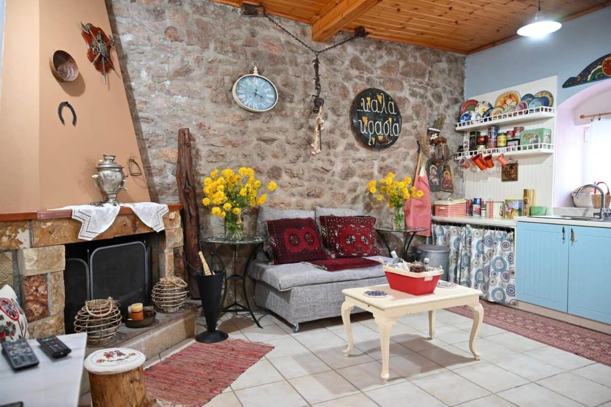 Kalavrita Winter Retreat - Homely Spacious Chalet Άνω Βλασία Экстерьер фото