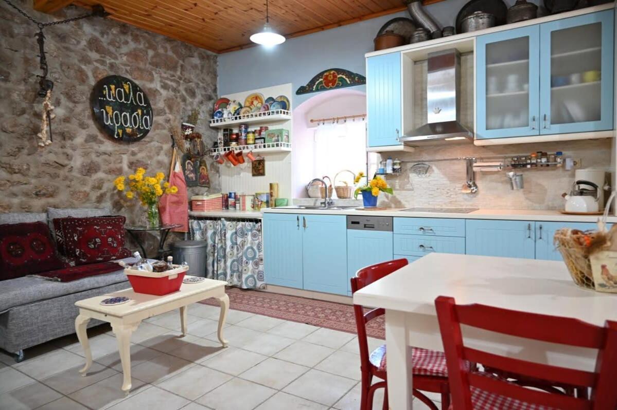 Kalavrita Winter Retreat - Homely Spacious Chalet Άνω Βλασία Экстерьер фото
