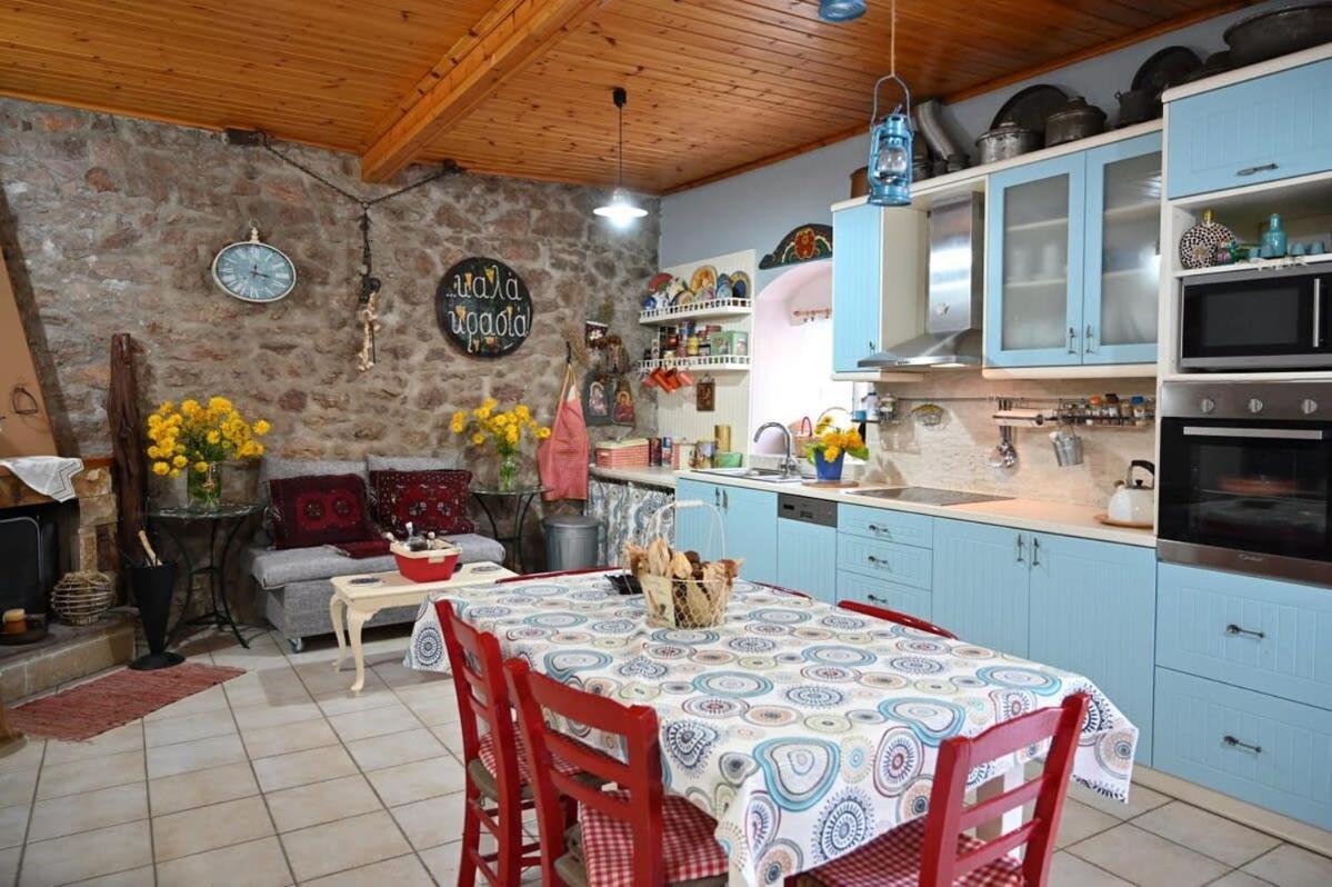 Kalavrita Winter Retreat - Homely Spacious Chalet Άνω Βλασία Экстерьер фото
