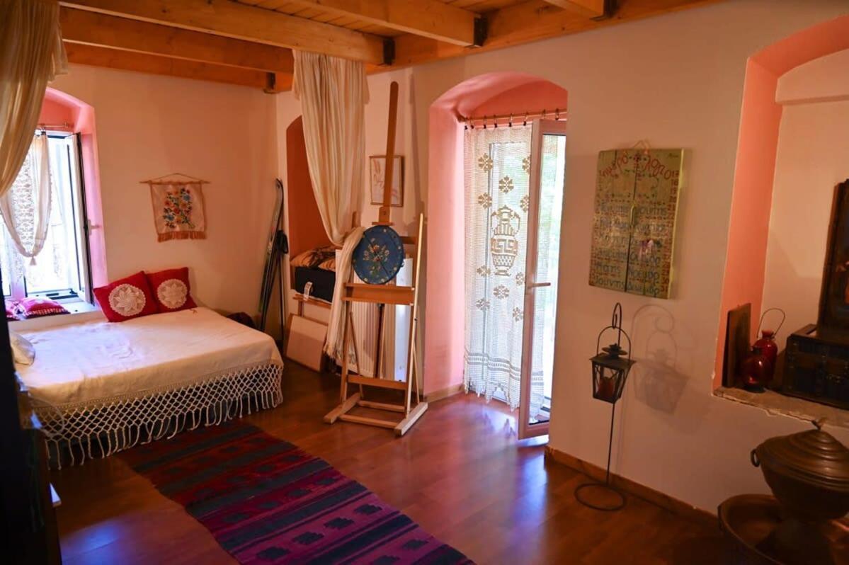 Kalavrita Winter Retreat - Homely Spacious Chalet Άνω Βλασία Экстерьер фото