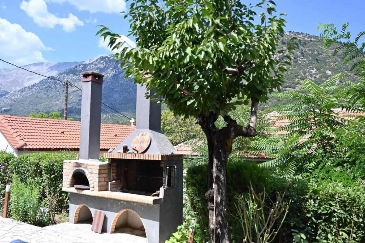 Kalavrita Winter Retreat - Homely Spacious Chalet Άνω Βλασία Экстерьер фото